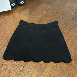 Attyre. Black skirt.